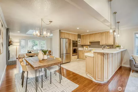Dining - 16928 17th Ave SE, Bothell, WA 98012 photo 2 of 3