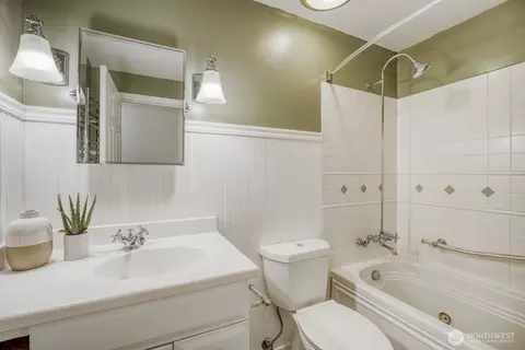 Bath - 16928 17th Ave SE, Bothell, WA 98012 photo 2 of 3