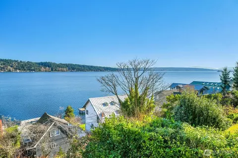 10742 Lakeside Ave NE, Seattle, WA 98125