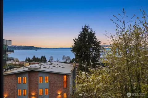620 W Mercer Pl #2B, Seattle, WA 98119