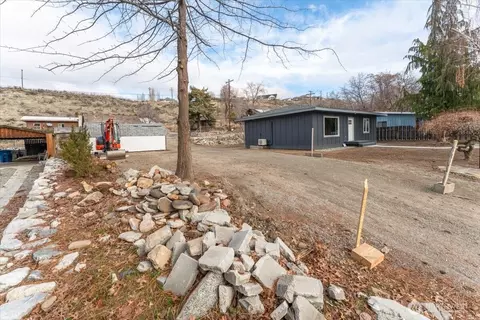 919 E Johnson Ave, Chelan, WA 98816 photo 8