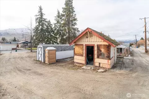 919 E Johnson Ave, Chelan, WA 98816 photo 6