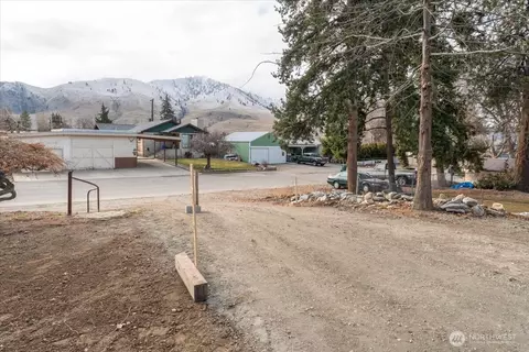 919 E Johnson Ave, Chelan, WA 98816 photo 3
