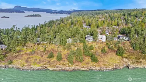 736 Tillamuk Dr, La Conner, WA 98257