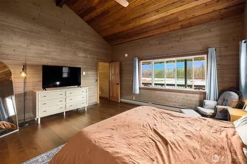 Bedroom - 1122 Dyer Rd, Sultan, WA 98294 photo 3 of 3