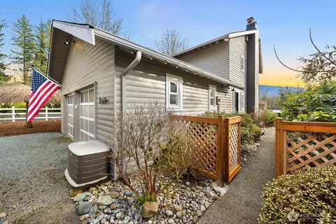 Exterior - 1122 Dyer Rd, Sultan, WA 98294 photo 10 of 11