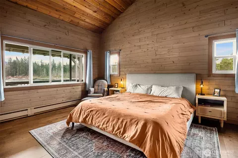 Bedroom - 1122 Dyer Rd, Sultan, WA 98294 photo 2 of 3