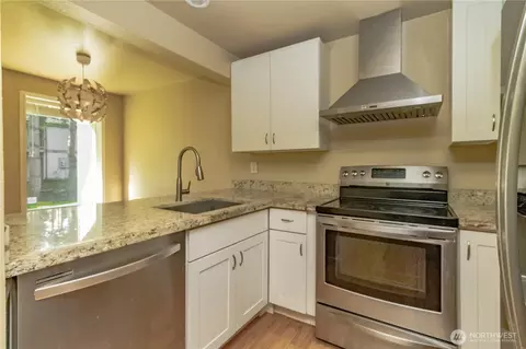 17425 119th Ln SE #D12, Renton, WA 98058