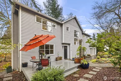 2710 NE 105th St, Seattle, WA 98125