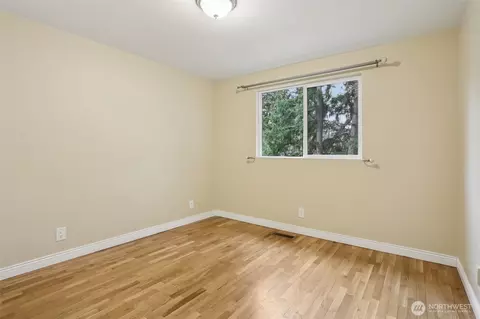 Bedroom - 12224 SE 60th Pl, Bellevue, WA 98006 photo 3 of 7