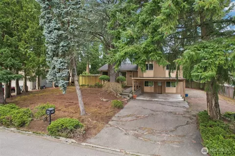 Exterior - 12224 SE 60th Pl, Bellevue, WA 98006 photo 3 of 10