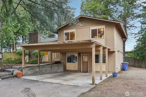 Exterior - 12224 SE 60th Pl, Bellevue, WA 98006 photo 4 of 10