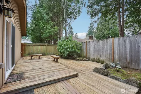 Exterior - 12224 SE 60th Pl, Bellevue, WA 98006 photo 7 of 10