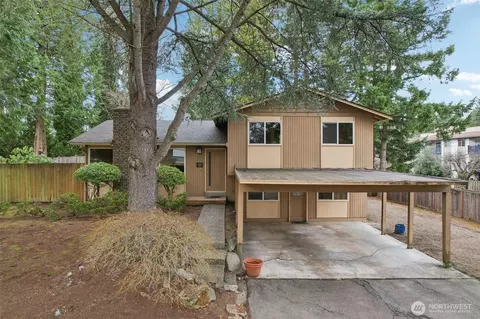 Exterior - 12224 SE 60th Pl, Bellevue, WA 98006 photo 2 of 10