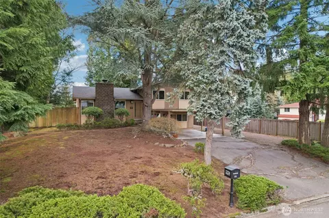 Exterior - 12224 SE 60th Pl, Bellevue, WA 98006 photo 10 of 10