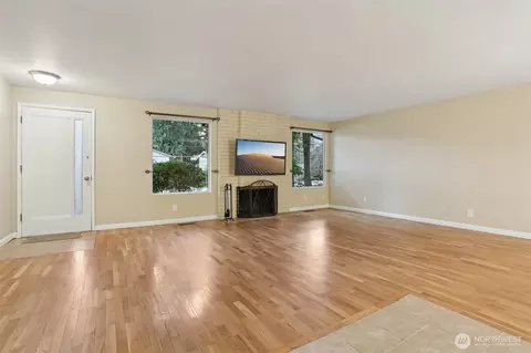 Living - 12224 SE 60th Pl, Bellevue, WA 98006 photo 1 of 6