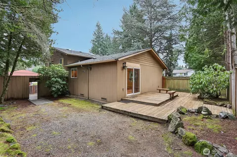 Exterior - 12224 SE 60th Pl, Bellevue, WA 98006 photo 8 of 10