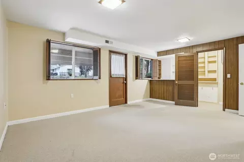 Living - 12224 SE 60th Pl, Bellevue, WA 98006 photo 6 of 6