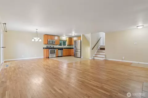 Living - 12224 SE 60th Pl, Bellevue, WA 98006 photo 3 of 6