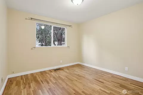 Bedroom - 12224 SE 60th Pl, Bellevue, WA 98006 photo 1 of 7