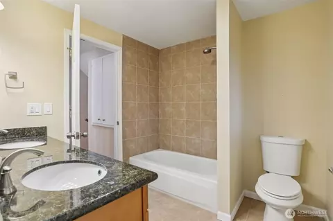 Bath - 12224 SE 60th Pl, Bellevue, WA 98006 photo 1 of 2