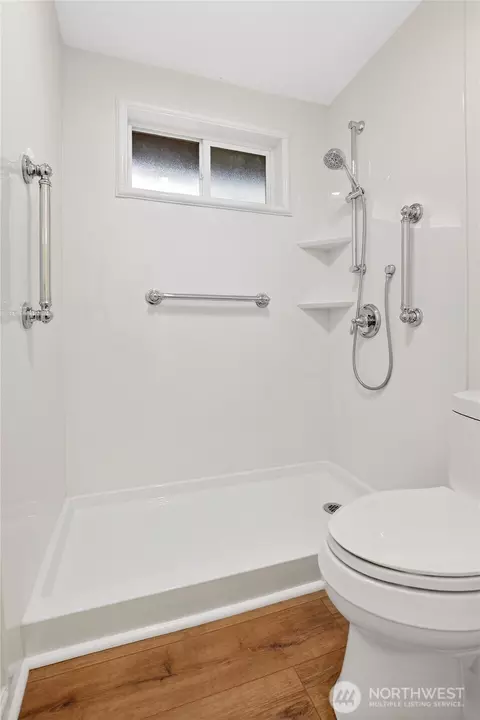 Bath - 531 221st St SW, Bothell, WA 98021 photo 3 of 5