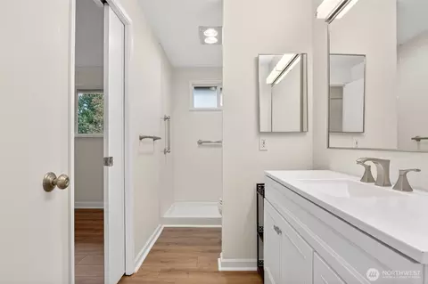 Bath - 531 221st St SW, Bothell, WA 98021 photo 2 of 5