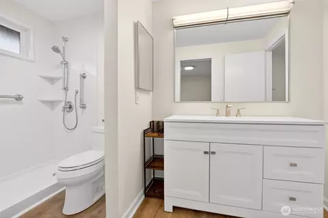 Bath - 531 221st St SW, Bothell, WA 98021 photo 4 of 5