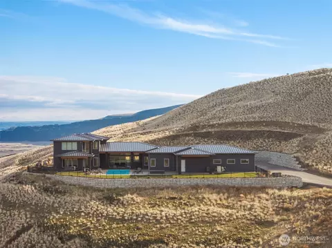 56 Spring Valley Rd, Rock Island, WA 98850