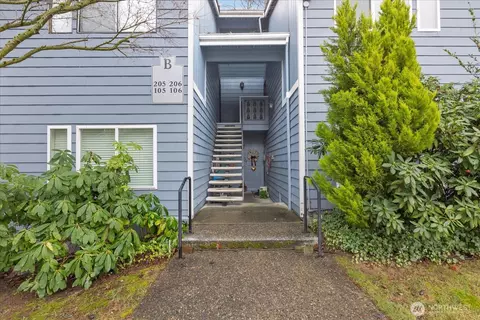 4120 212th St SW #B206, Mountlake Terrace, WA 98043