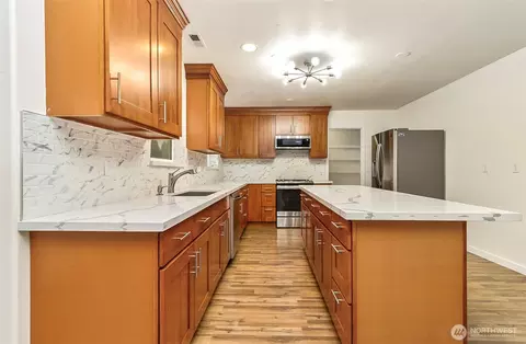 Kitchen - 11629 54th Dr SE, Everett, WA 98208 photo 2 of 4