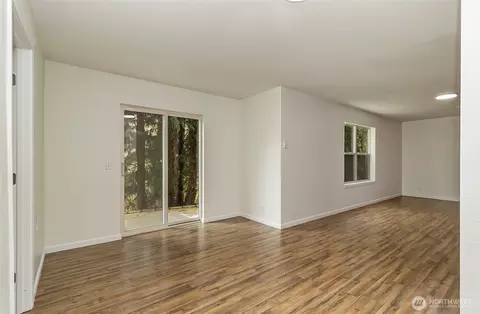 Living - 11629 54th Dr SE, Everett, WA 98208 photo 8 of 8