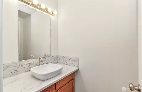 Bath - 11629 54th Dr SE, Everett, WA 98208 photo 1 of 6