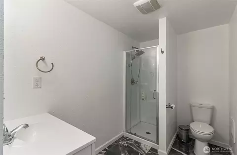 Bath - 11629 54th Dr SE, Everett, WA 98208 photo 6 of 6