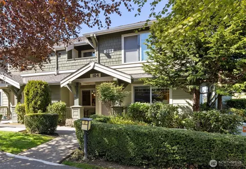 1981 24th Ave NE #104, Issaquah, WA 98029