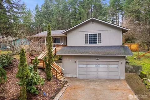 210 Country Estates Dr W, Rainier, WA 98576
