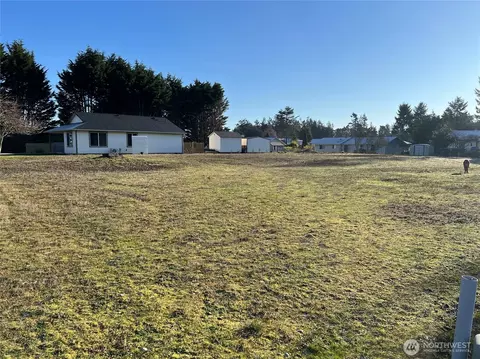 9999 Garden Ln, Sequim, WA 98382