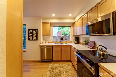 Kitchen - 18809 20th Dr SE, Bothell, WA 98012 photo 1 of 2