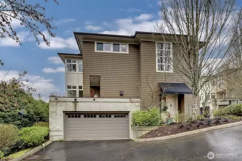 8627 112th Ln NE, Kirkland, WA 98033