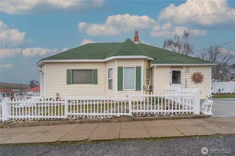 102 W 3rd St, Lind, WA 99341