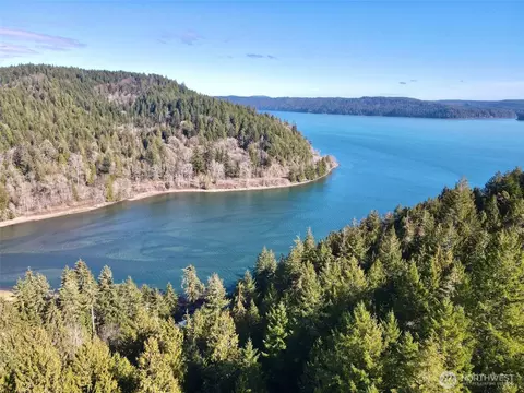 58 Stickney St N, Lilliwaup, WA 98555