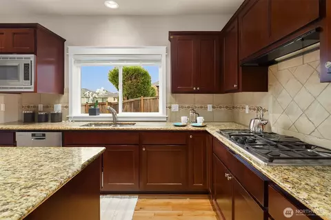Kitchen - 4021 220th St SE, Bothell, WA 98021 photo 5 of 8
