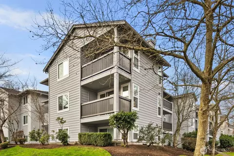6700 NE 182nd St #A208, Kenmore, WA 98028