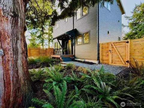 10421 41st Ave SW #B, Seattle, WA 98146