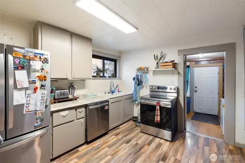 Kitchen - 312 SE Front St, Winlock, WA 98596 photo 2 of 4
