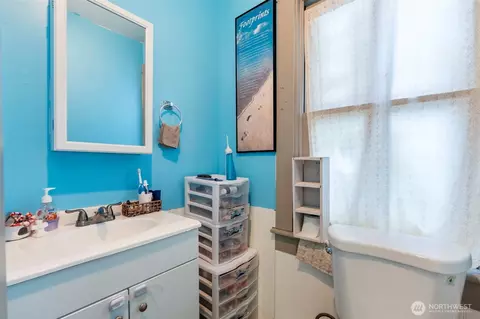 Bath - 312 SE Front St, Winlock, WA 98596 photo 2 of 2