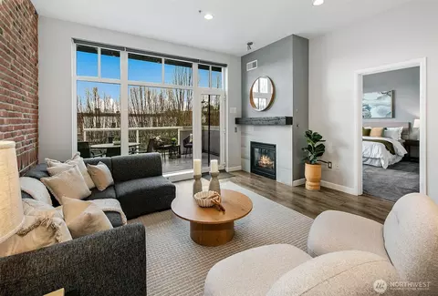 17 W Mercer St #302, Seattle, WA 98119