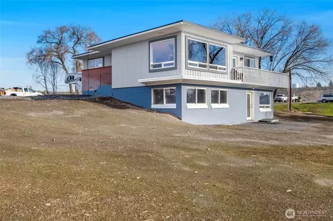 8061 NE Valley Rd, Moses Lake, WA 98837