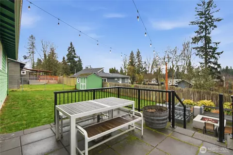 Exterior - 422 216th St SW, Bothell, WA 98021 photo 3 of 4
