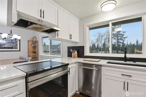 Kitchen - 422 216th St SW, Bothell, WA 98021 photo 2 of 2